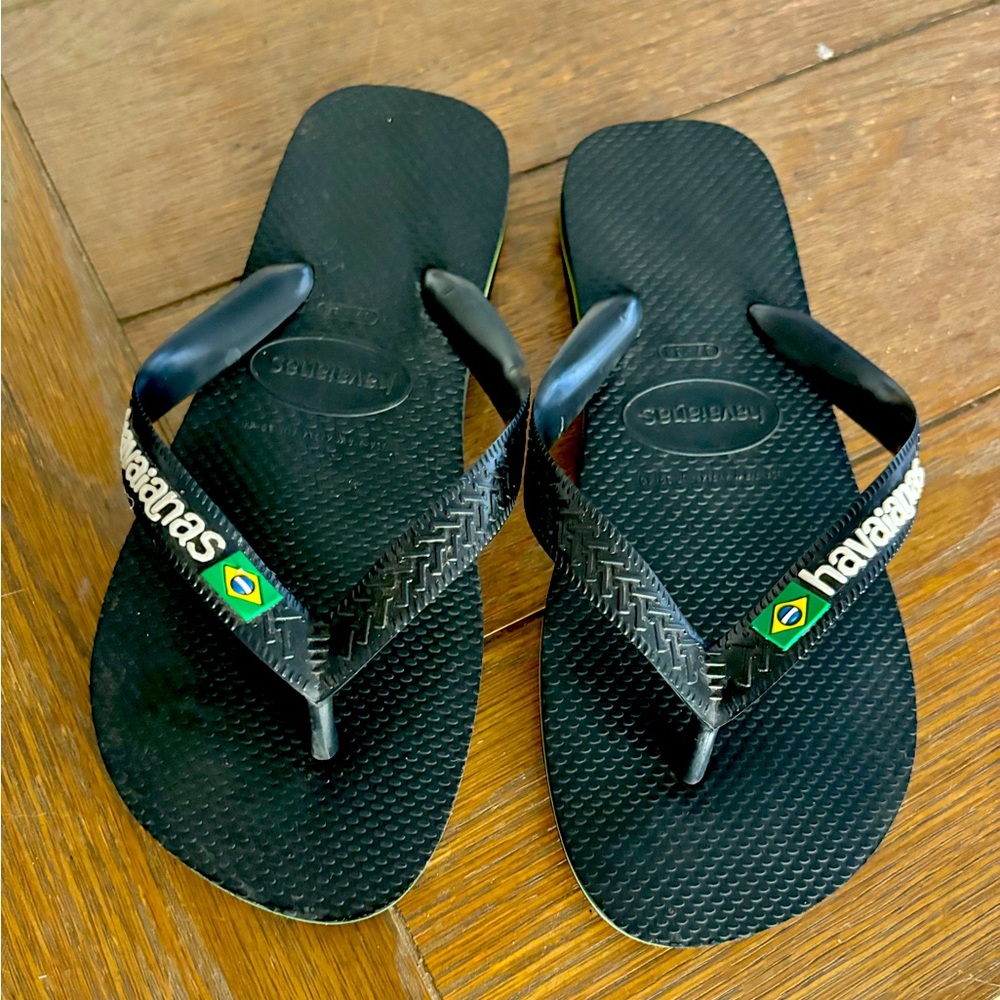 Havana’s women’s size 7-8 Brazil logo flip flop